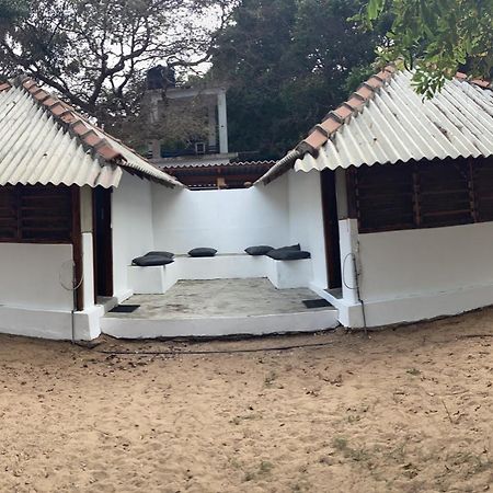Upali Beach Surf Resort & Cafe Arugam Kudah Eksteriør bilde