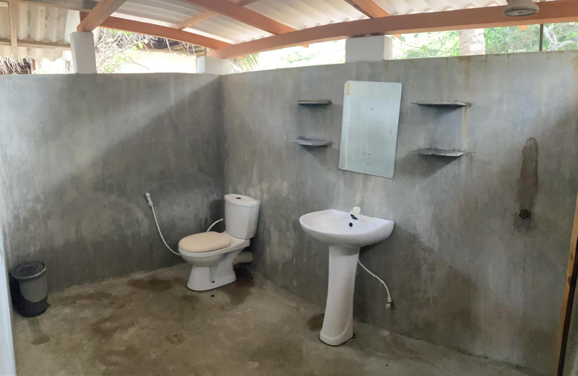 Upali Beach Surf Resort & Cafe Arugam Kudah Eksteriør bilde