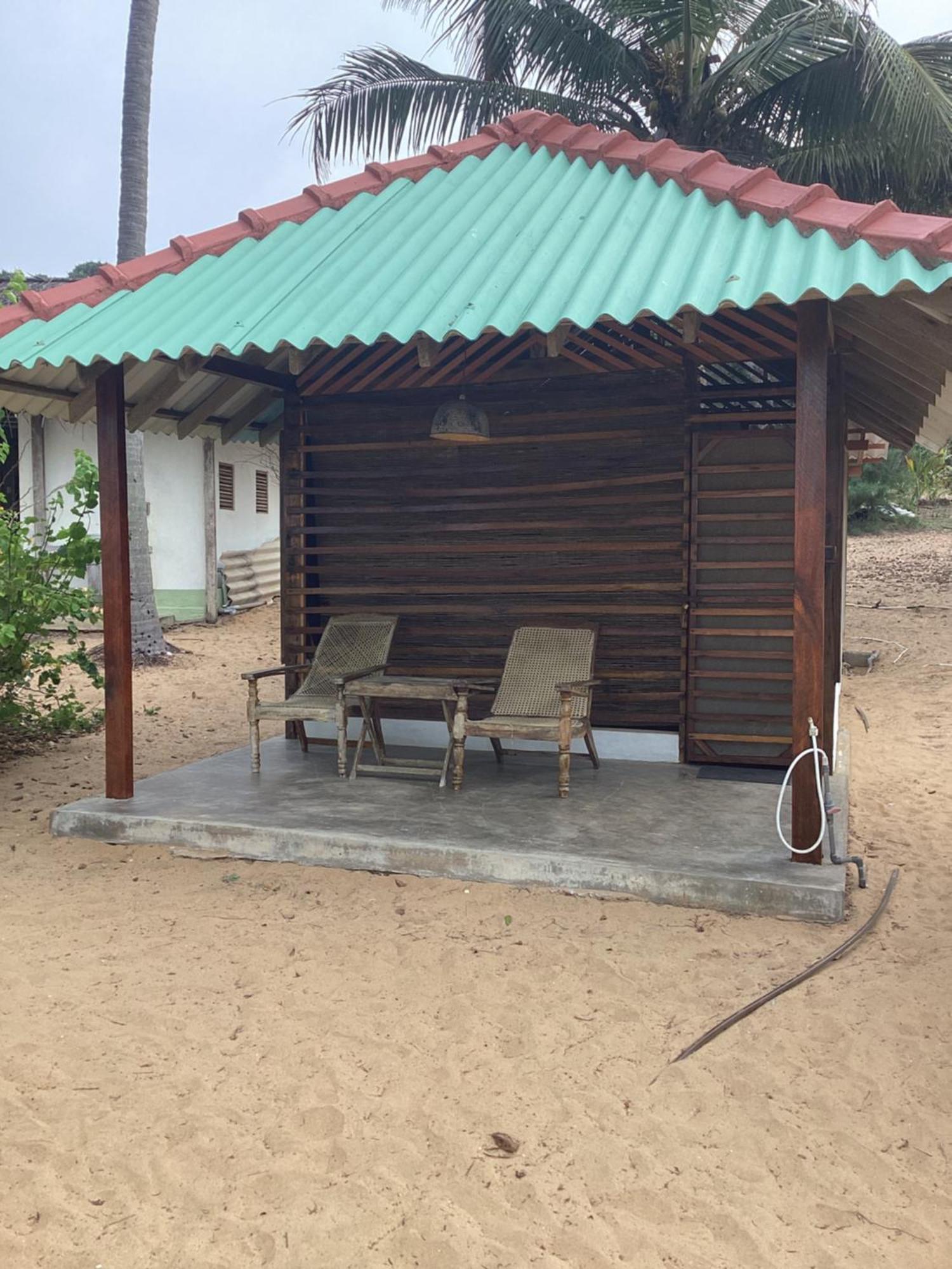 Upali Beach Surf Resort & Cafe Arugam Kudah Eksteriør bilde